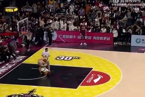 名场面！陈登星夺冠后想表演 第一扣后工作人员冲出抢球不让扣…